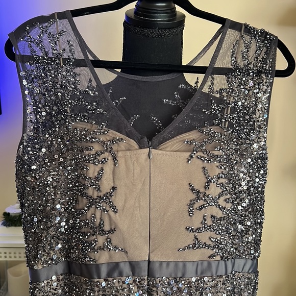 Adrianna Papell sequined sleeveless gown - Picture 6 of 10